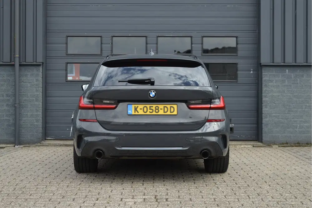 BMW 3-serie 3 Serie Touring 320i High Executive Editio uit 2020, foto 6