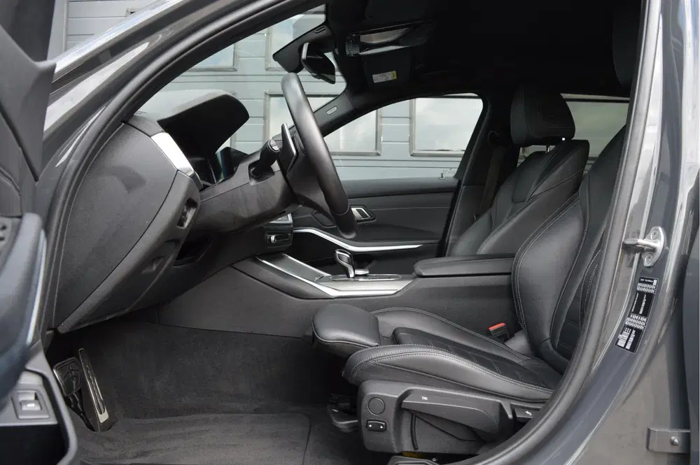 BMW 3-serie 3 Serie Touring 320i High Executive Editio uit 2020, foto 8