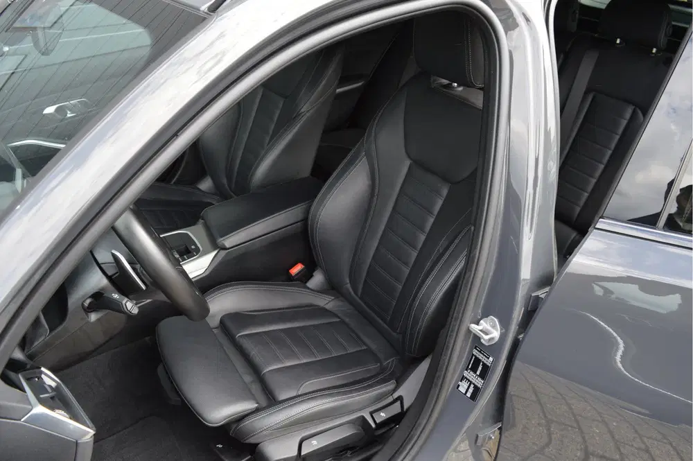 BMW 3-serie 3 Serie Touring 320i High Executive Editio uit 2020, foto 9