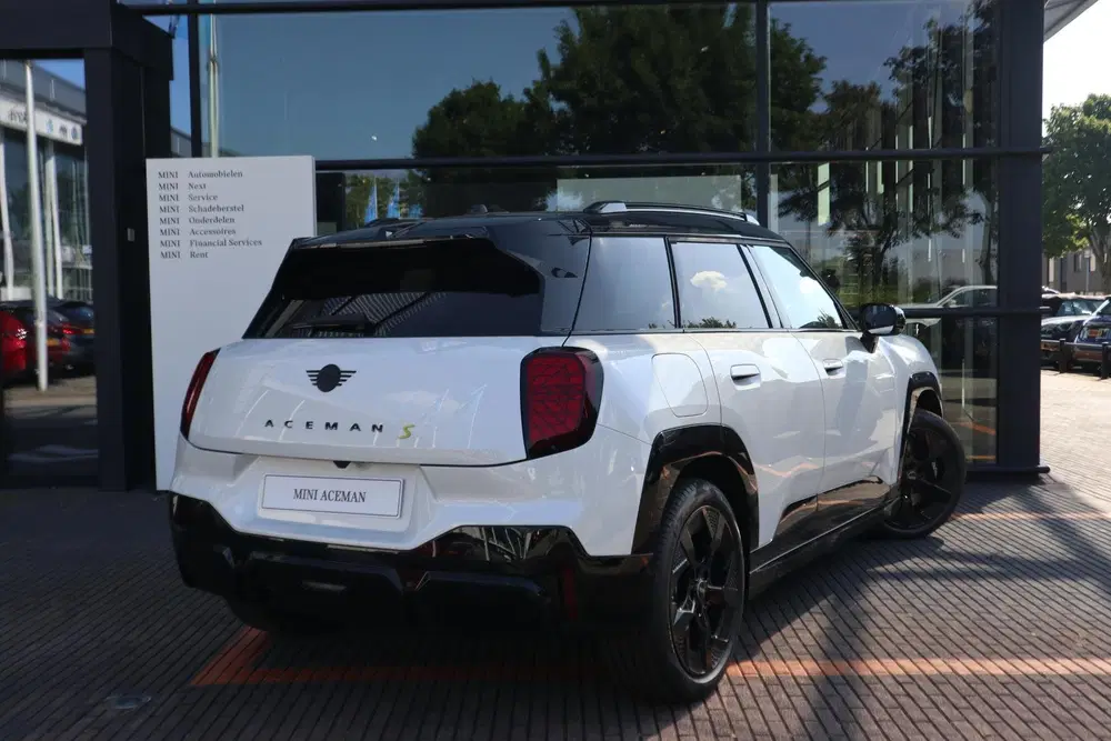 Mini Aceman SE John Cooper Works Trim uit 2026, foto 2