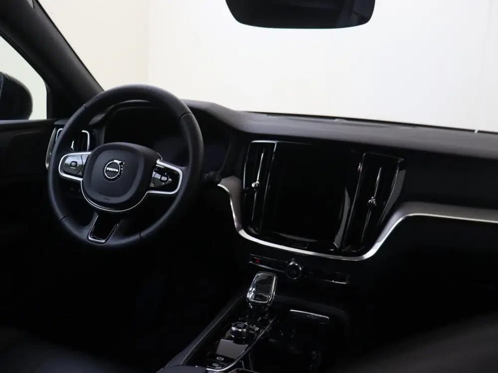 Volvo V60 T8 Plus Dark uit 2025, foto 10