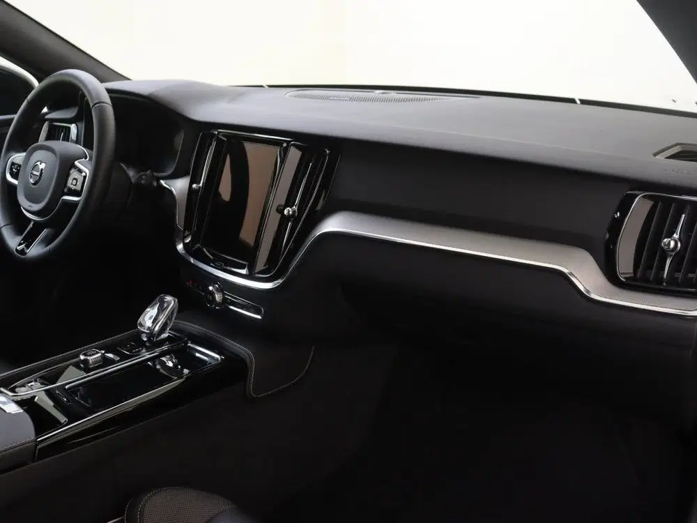 Volvo V60 T8 Plus Dark uit 2025, foto 12