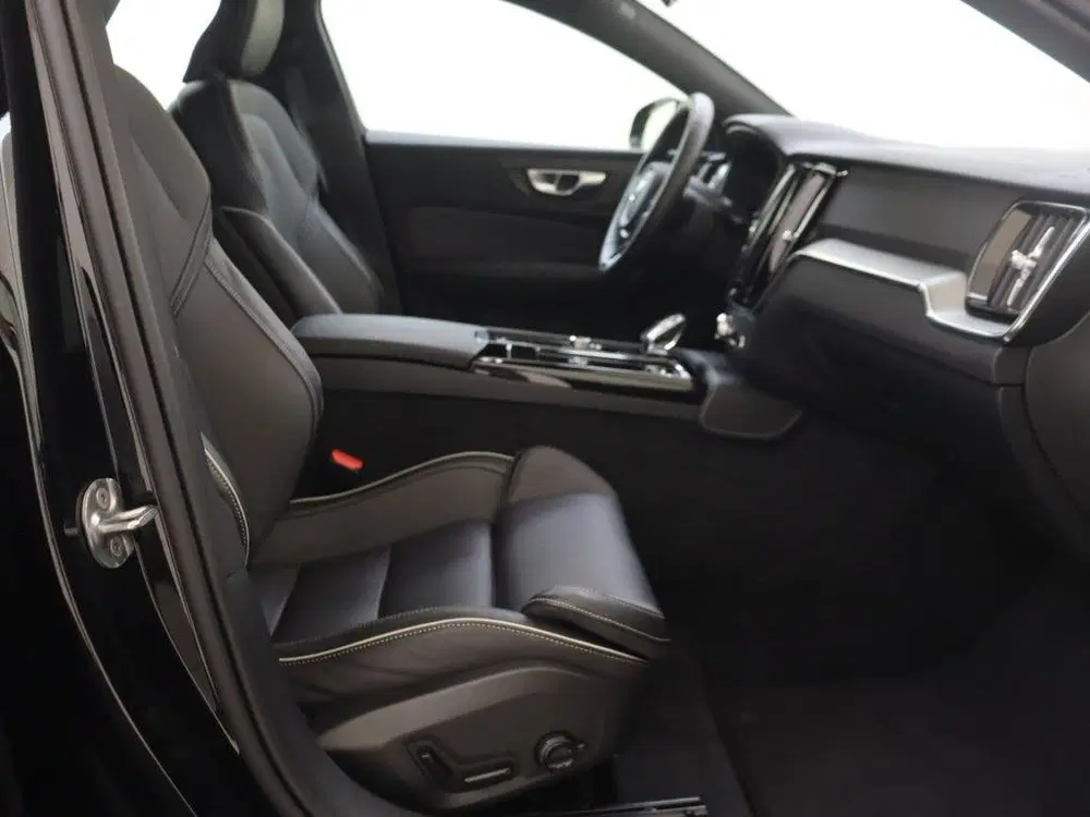 Volvo V60 T8 Plus Dark uit 2025, foto 13