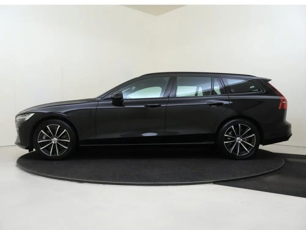 Volvo V60 T8 Plus Dark uit 2025, foto 2