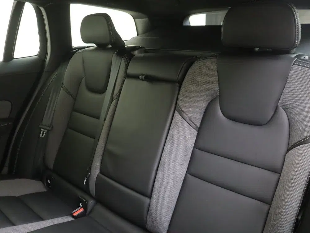 Volvo V60 T8 Plus Dark uit 2025, foto 7