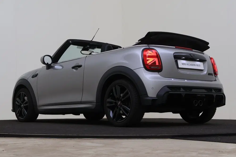 Mini Cabrio Cooper S JCW Automaat uit 2023, foto 11