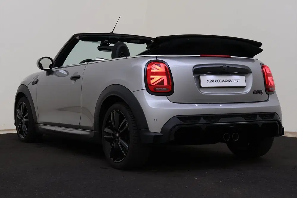 Mini Cabrio Cooper S JCW Automaat uit 2023, foto 15
