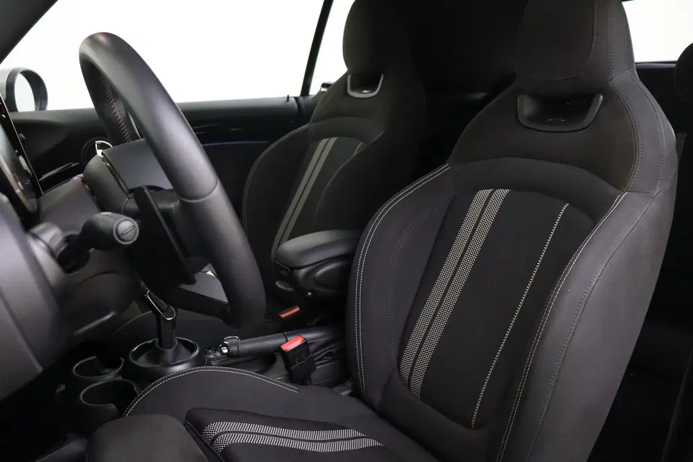Mini Cabrio Cooper S JCW Automaat uit 2023, foto 8
