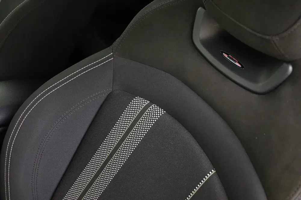 Mini Cabrio Cooper S JCW Automaat uit 2023, foto 9