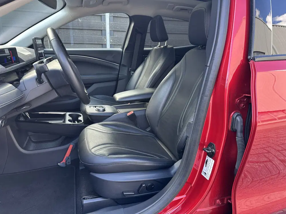 Ford Mustang Mach-E Extended RWD 98 kWh uit 2021, foto 14