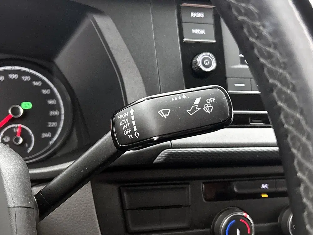 Volkswagen Transporter 2.0 TDI L2H1 150PK uit 2021, foto 10