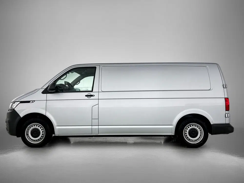 Volkswagen Transporter 2.0 TDI L2H1 150PK uit 2021, foto 2