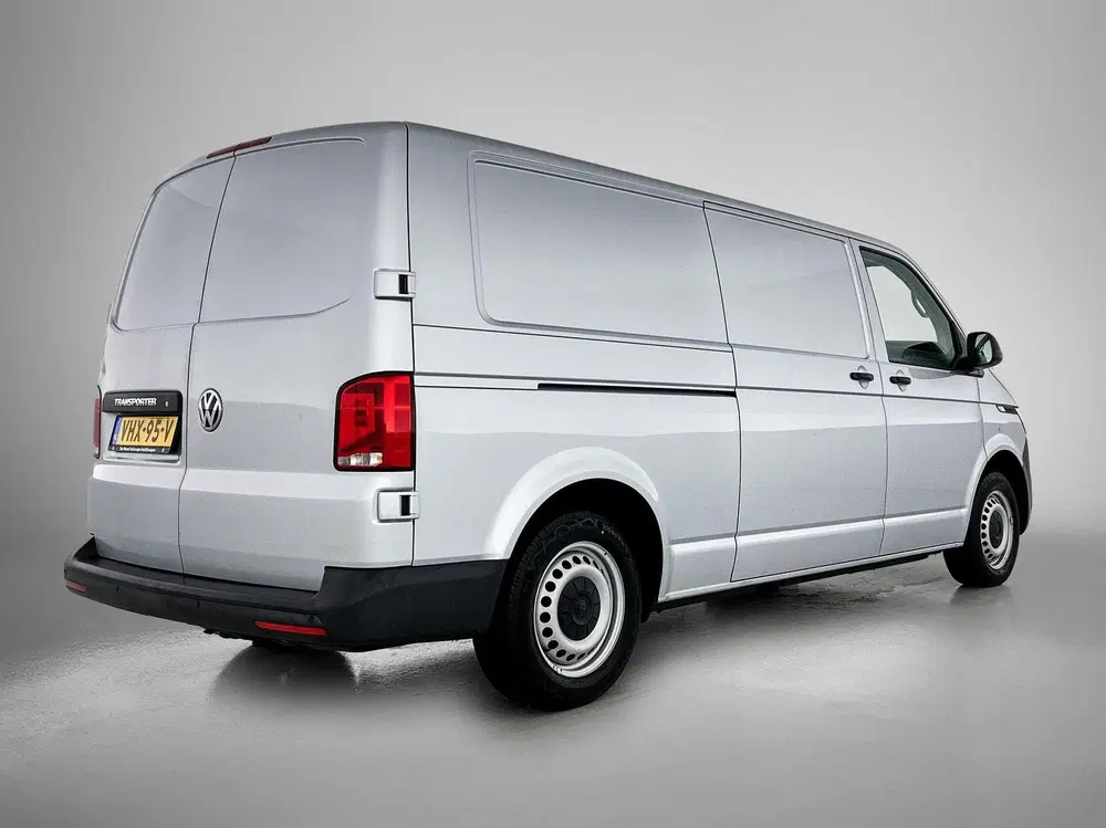 Volkswagen Transporter 2.0 TDI L2H1 150PK uit 2021, foto 4