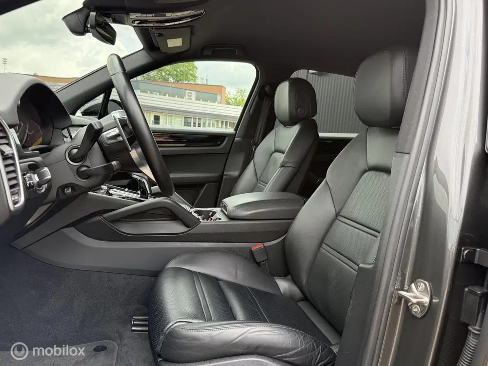 Porsche Cayenne 3.0 E-Hybrid SPORT DESIGN uit 2020, foto 4