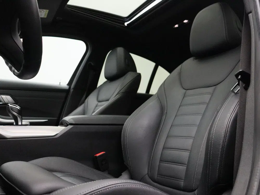 BMW 3-serie Sedan 320e High Executive uit 2022, foto 11