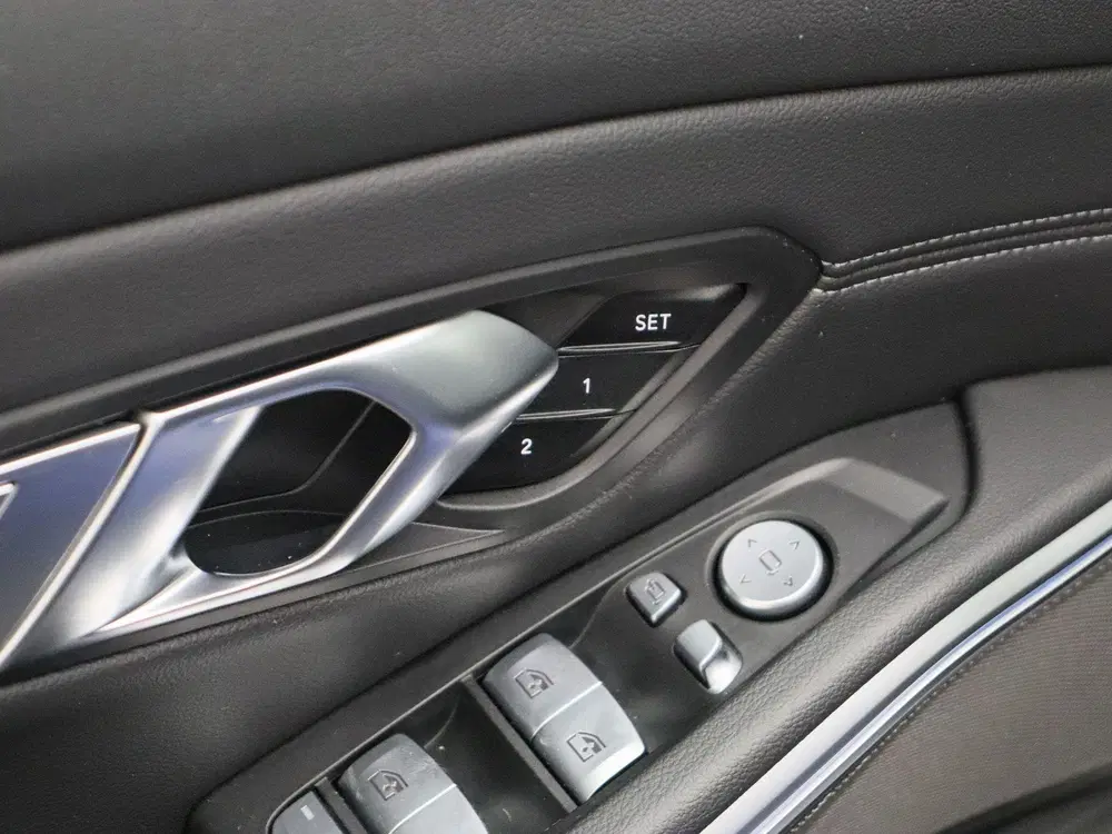 BMW 3-serie Sedan 320e High Executive uit 2022, foto 13