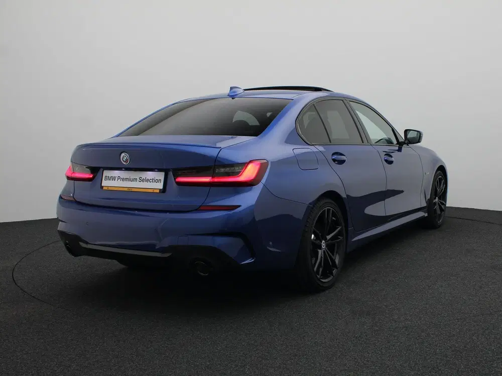 BMW 3-serie Sedan 320e High Executive uit 2022, foto 2