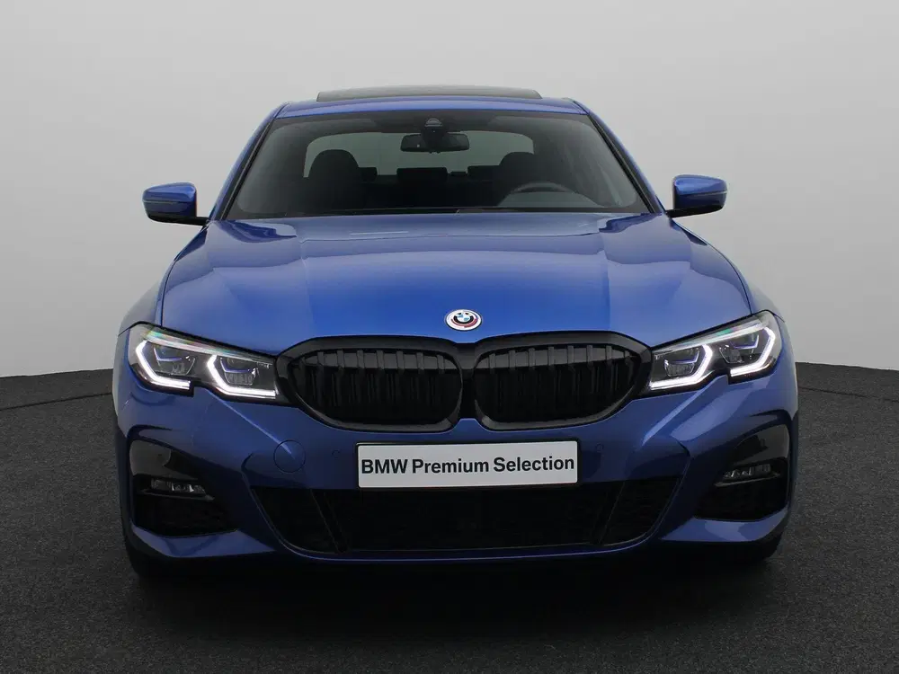 BMW 3-serie Sedan 320e High Executive uit 2022, foto 3