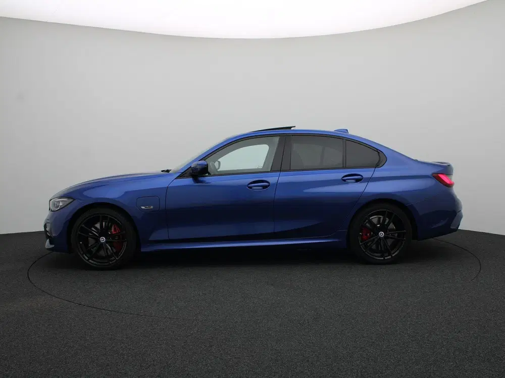 BMW 3-serie Sedan 320e High Executive uit 2022, foto 4