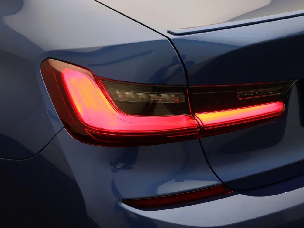 BMW 3-serie Sedan 320e High Executive uit 2022, foto 8