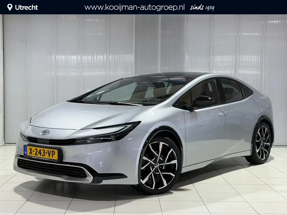 Toyota Prius 2.0 Plug-in Executive Panoramadak uit 2024