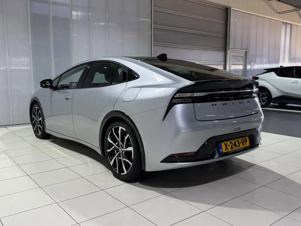 Toyota Prius 2.0 Plug-in Executive Panoramadak uit 2024, foto 14
