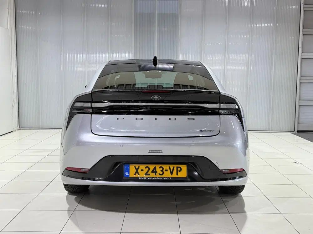 Toyota Prius 2.0 Plug-in Executive Panoramadak uit 2024, foto 15
