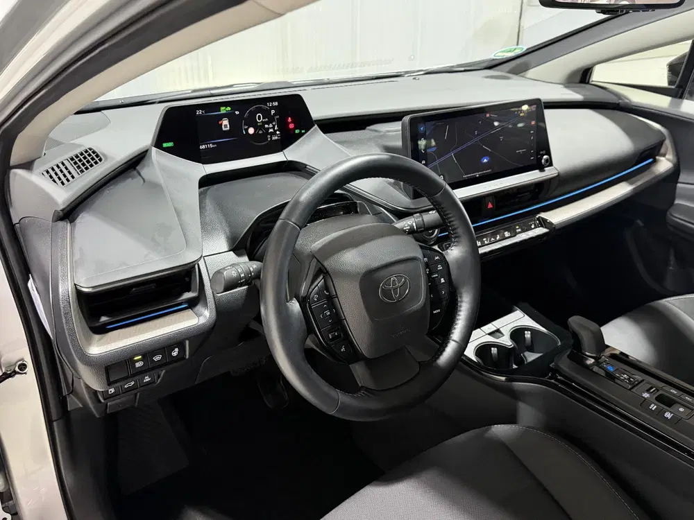 Toyota Prius 2.0 Plug-in Executive Panoramadak uit 2024, foto 2