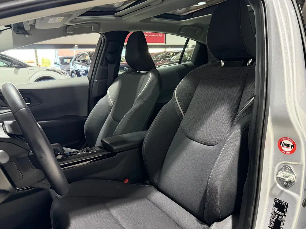 Toyota Prius 2.0 Plug-in Executive Panoramadak uit 2024, foto 3
