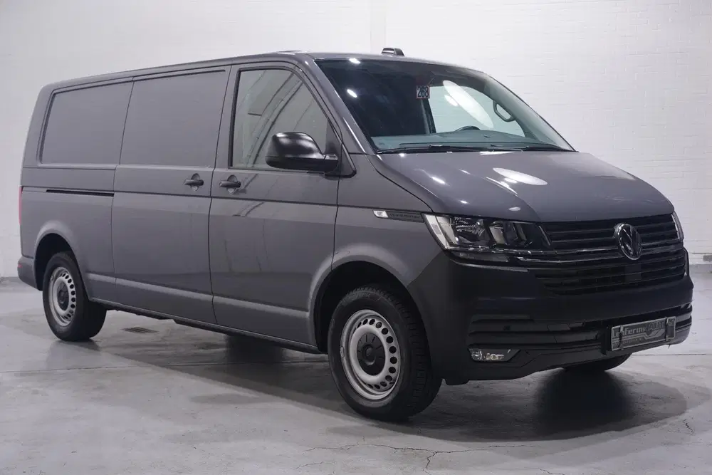 Volkswagen Transporter 2.0 TDI 150 pk DSG Aut. L2H1 Navi uit 2023, foto 2