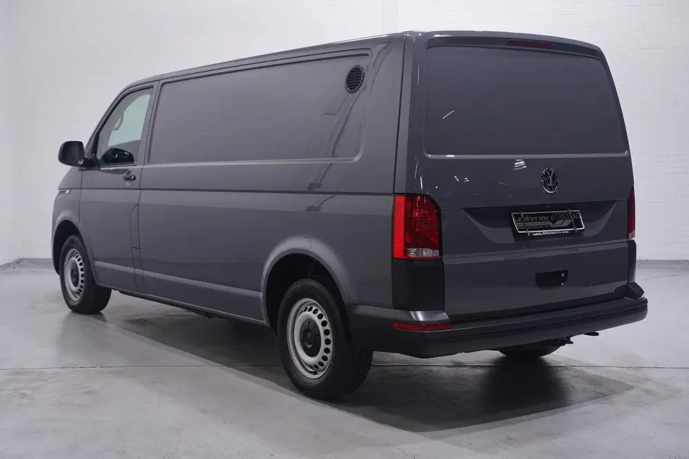 Volkswagen Transporter 2.0 TDI 150 pk DSG Aut. L2H1 Navi uit 2023, foto 3