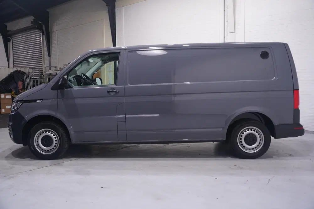 Volkswagen Transporter 2.0 TDI 150 pk DSG Aut. L2H1 Navi uit 2023, foto 7