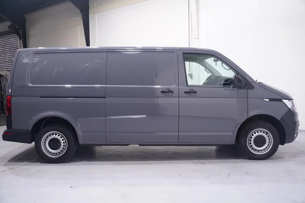 Volkswagen Transporter 2.0 TDI 150 pk DSG Aut. L2H1 Navi uit 2023, foto 8