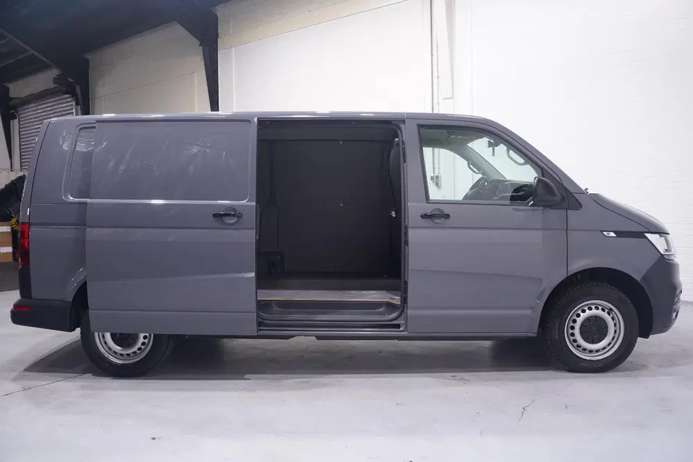 Volkswagen Transporter 2.0 TDI 150 pk DSG Aut. L2H1 Navi uit 2023, foto 9