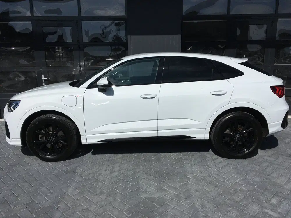 Audi Q3 45 TFSI e S-line Black Edition (bj 2022) uit 2022, foto 2