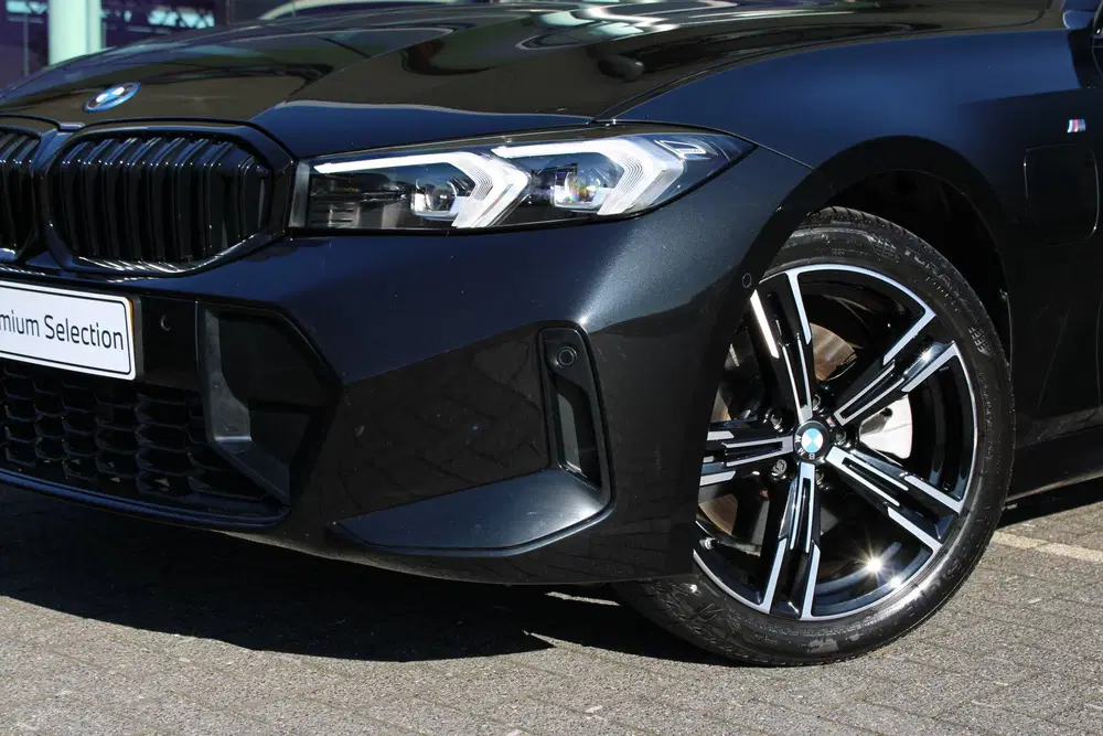BMW 3-serie 330e M Sport Automaat uit 2025, foto 2