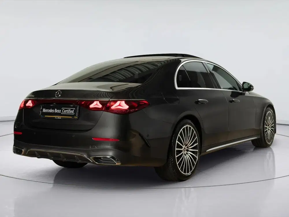 Mercedes-Benz E-Klasse 300 e Sport Edition Panoram uit 2026, foto 2
