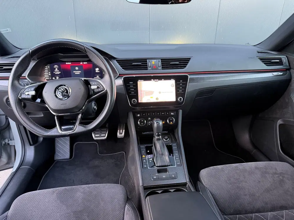 Skoda Superb 1.4 TSI iV Sportline uit 2022, foto 10