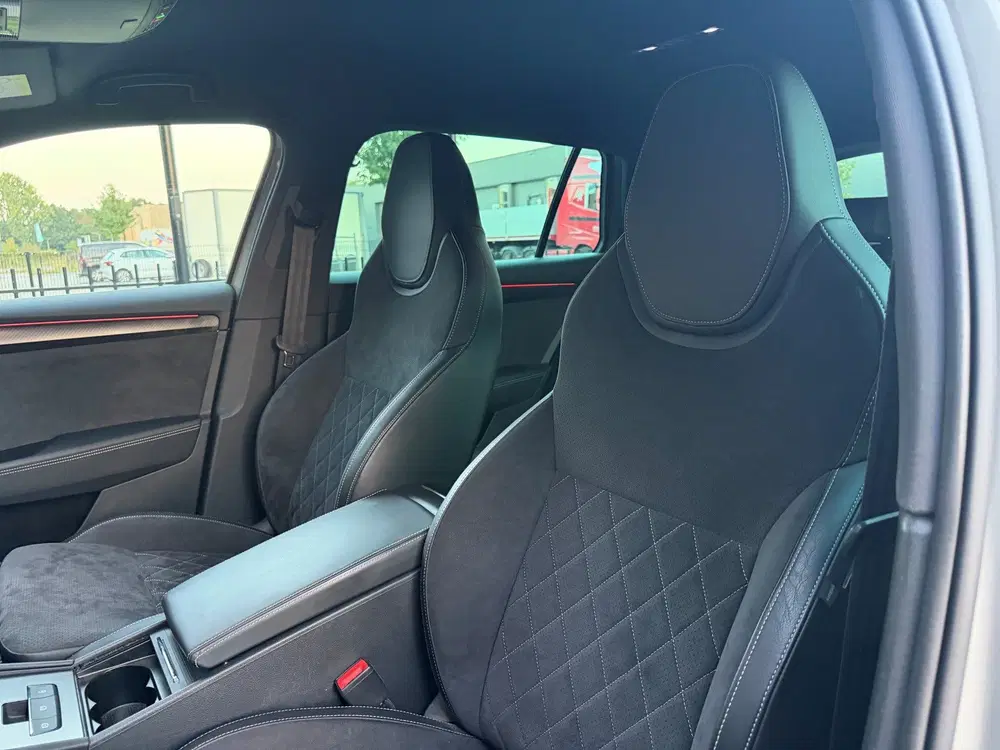 Skoda Superb 1.4 TSI iV Sportline uit 2022, foto 11