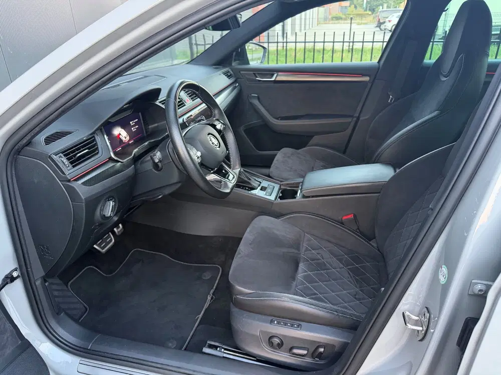 Skoda Superb 1.4 TSI iV Sportline uit 2022, foto 2