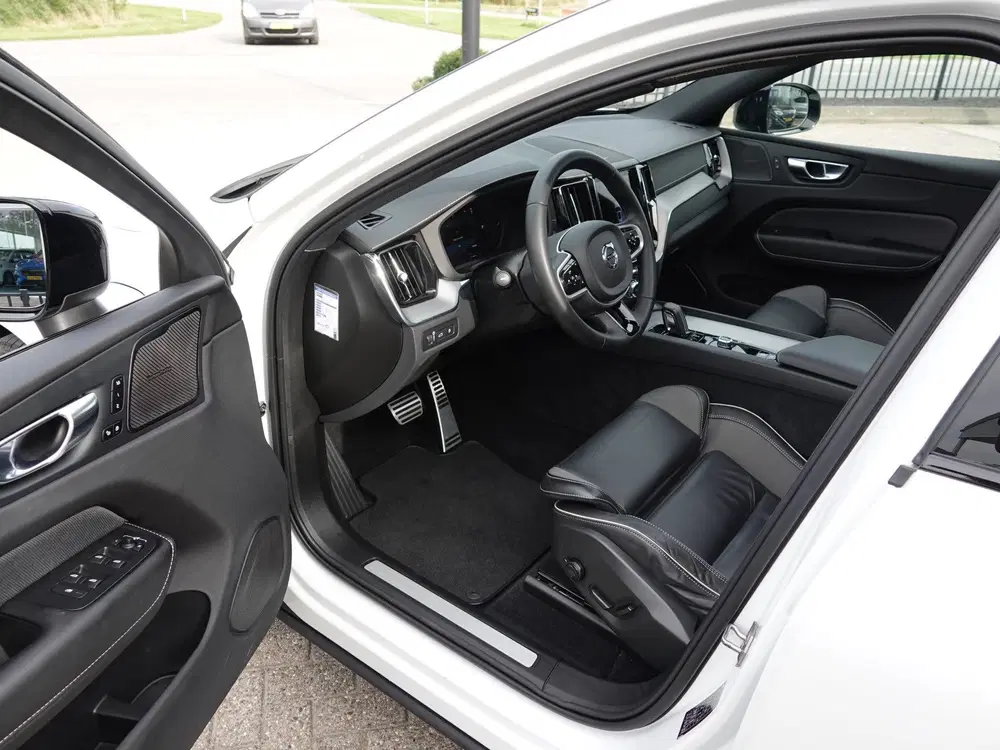 Volvo XC60 2.0 T8 Plug-in-hybrid AWD Polestar Enginee uit 2021, foto 4