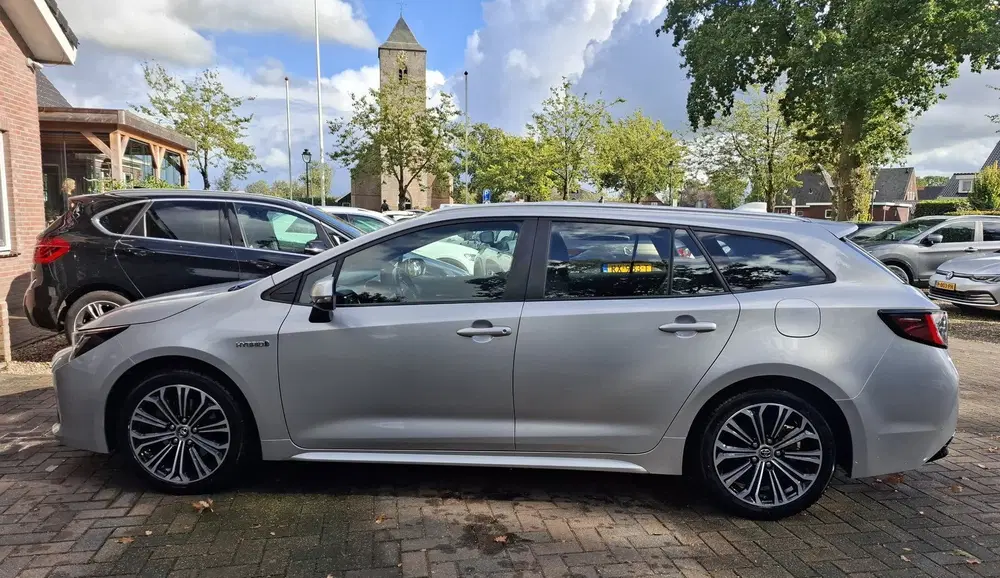 Toyota Corolla 2.0 Hybrid First Edition. 2 li uit 2019, foto 12