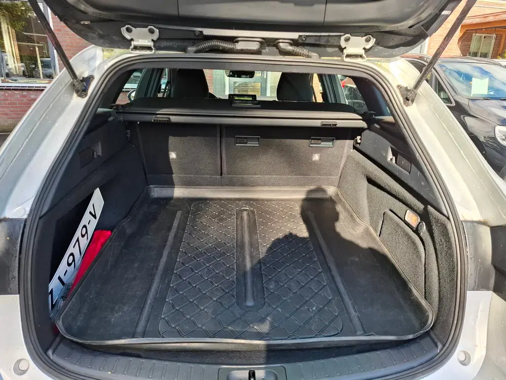 Toyota Corolla 2.0 Hybrid First Edition. 2 li uit 2019, foto 7