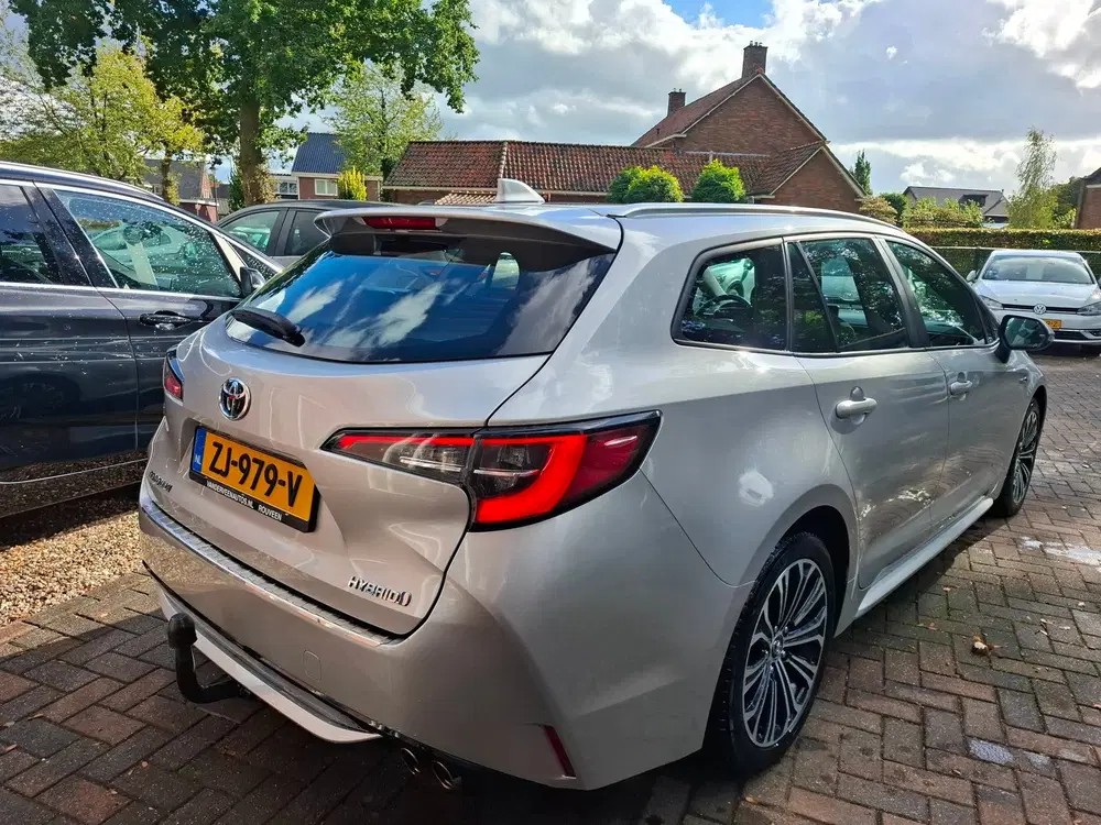 Toyota Corolla 2.0 Hybrid First Edition. 2 li uit 2019, foto 9