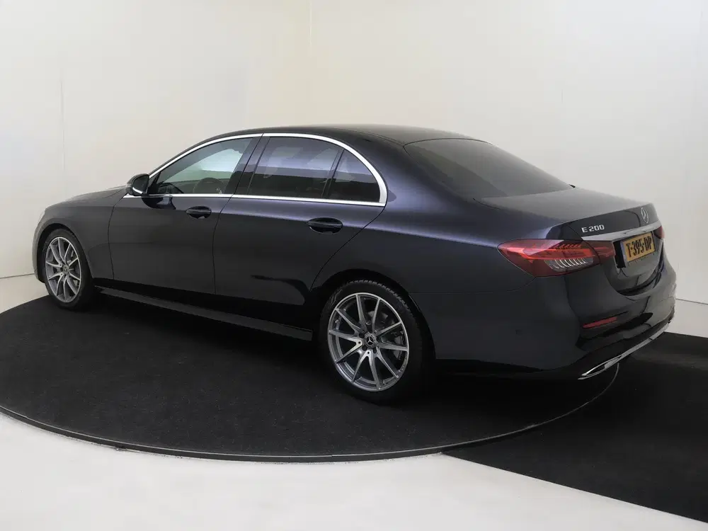 Mercedes-Benz E-Klasse 200 AMG Line uit 2023, foto 3