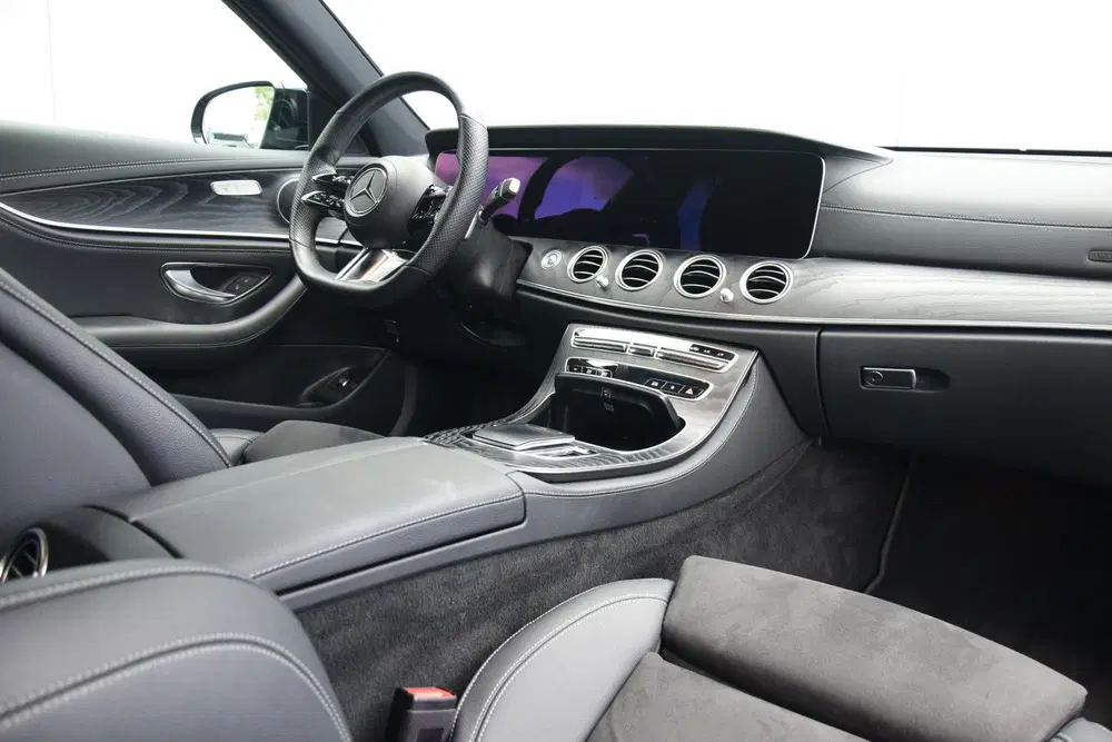 Mercedes-Benz E-Klasse 300 e 4MATIC AMG Line SOH 100% Camera uit 2020, foto 2