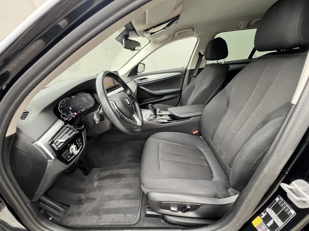 BMW 5-serie 530e Business Edition Plus uit 2022, foto 11