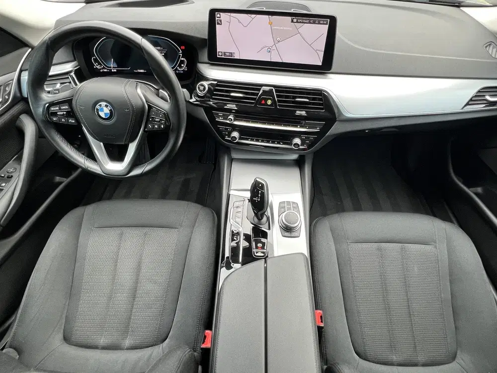 BMW 5-serie 530e Business Edition Plus uit 2022, foto 2