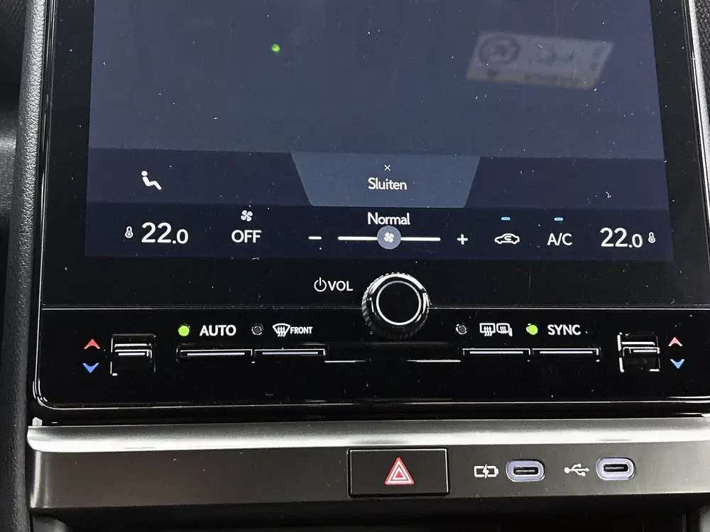 Lexus LBX 2WD uit 2024, foto 10