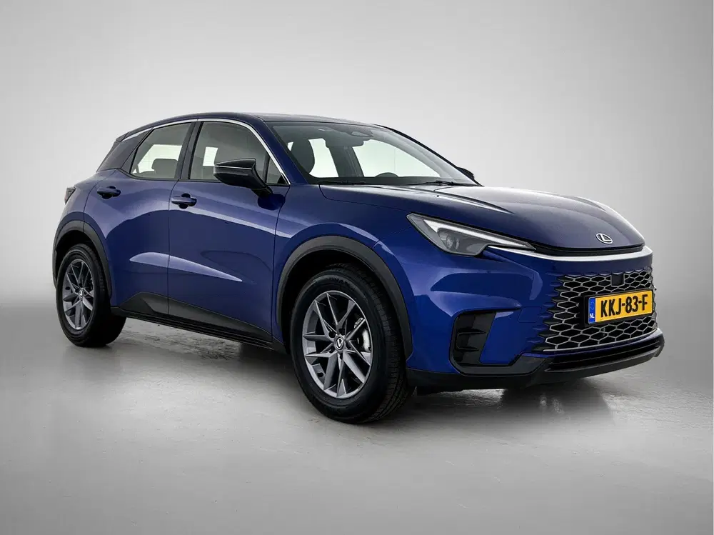 Lexus LBX 2WD uit 2024, foto 13